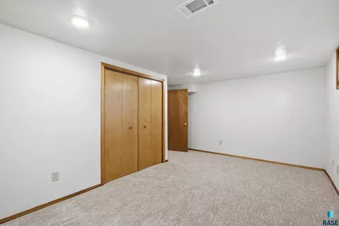 Bedroom - 4608 E 21st St, Sioux Falls, SD 57110 photo 6 of 7