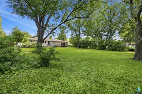 Exterior - 4608 E 21st St, Sioux Falls, SD 57110 photo 8 of 19