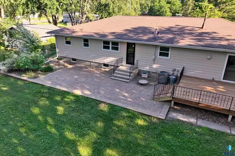 Exterior - 4608 E 21st St, Sioux Falls, SD 57110 photo 3 of 19