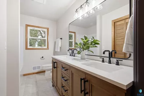 Bath - 4608 E 21st St, Sioux Falls, SD 57110 photo 1 of 2