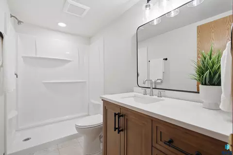 Bath - 4608 E 21st St, Sioux Falls, SD 57110 photo 2 of 2