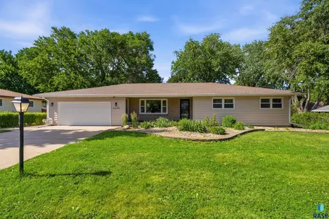 4608 E 21st St, Sioux Falls, SD 57110