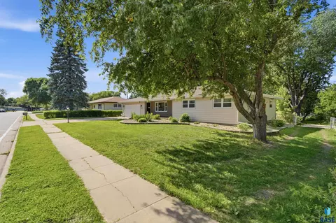 Exterior - 4608 E 21st St, Sioux Falls, SD 57110 photo 18 of 19
