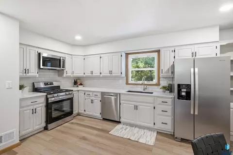 Kitchen - 4608 E 21st St, Sioux Falls, SD 57110 photo 1 of 2