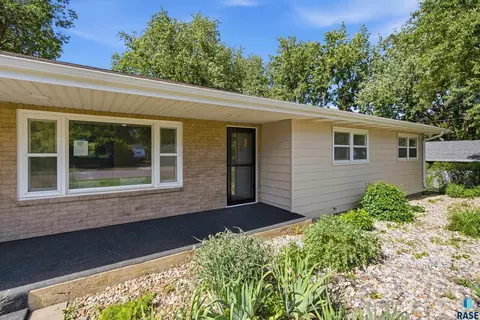 Exterior - 4608 E 21st St, Sioux Falls, SD 57110 photo 2 of 19