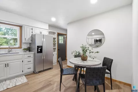 Dining - 4608 E 21st St, Sioux Falls, SD 57110 photo 1 of 3