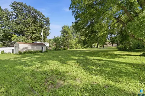 Exterior - 4608 E 21st St, Sioux Falls, SD 57110 photo 11 of 19
