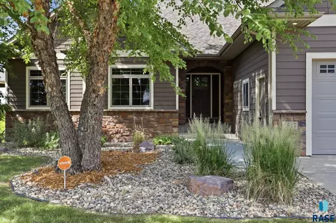 Exterior - S Copper Crest Cir, Sioux Falls, SD 57110 photo 3 of 9