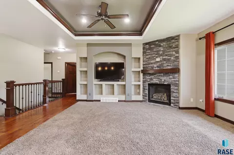 Living - S Copper Crest Cir, Sioux Falls, SD 57110 photo 2 of 8