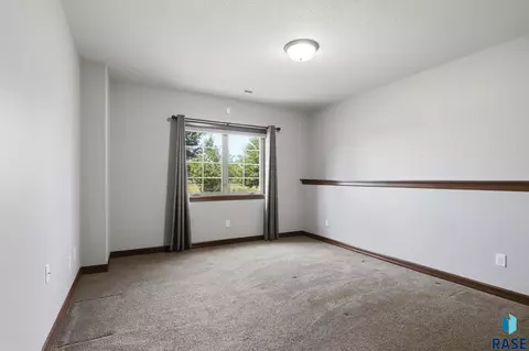 Bedroom - S Copper Crest Cir, Sioux Falls, SD 57110 photo 4 of 4