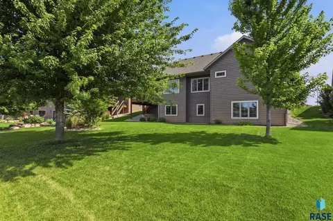 Exterior - S Copper Crest Cir, Sioux Falls, SD 57110 photo 6 of 9