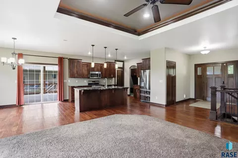 Living - S Copper Crest Cir, Sioux Falls, SD 57110 photo 4 of 8