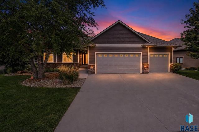 1817 S Copper Crest Cir, Sioux Falls, SD 57110