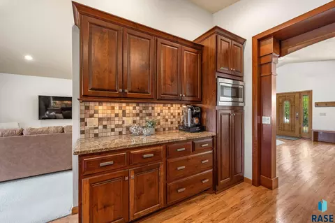 Kitchen - 6500 E 26th St, Sioux Falls, SD 57110 photo 4 of 6