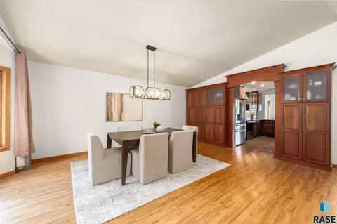 Dining - 6500 E 26th St, Sioux Falls, SD 57110 photo 4 of 5