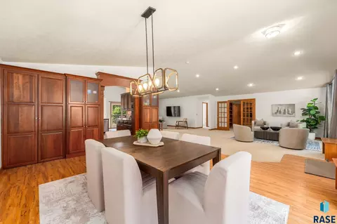 Dining - 6500 E 26th St, Sioux Falls, SD 57110 photo 3 of 5