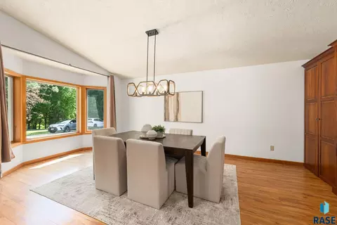 Dining - 6500 E 26th St, Sioux Falls, SD 57110 photo 1 of 5