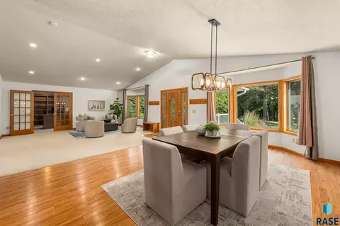 Dining - 6500 E 26th St, Sioux Falls, SD 57110 photo 2 of 5