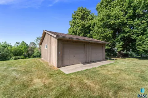 Exterior - 6500 E 26th St, Sioux Falls, SD 57110 photo 6 of 17
