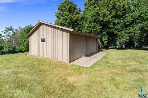Exterior - 6500 E 26th St, Sioux Falls, SD 57110 photo 7 of 17
