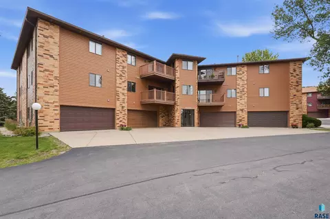 2800 E Orchard Pl #201, Sioux Falls, SD 57103