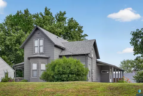 1708 E 7th St, Sioux Falls, SD 57104 photo 4