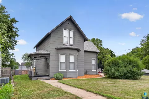 1708 E 7th St, Sioux Falls, SD 57104 photo 2