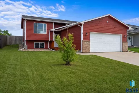 3916 S Pisidian Ave, Sioux Falls, SD 57110