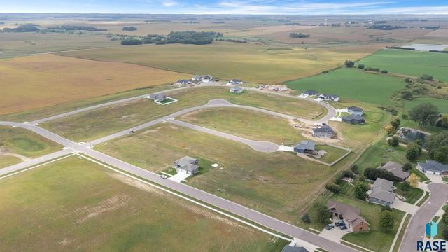 609 Hanna Trl, Crooks, SD 57020