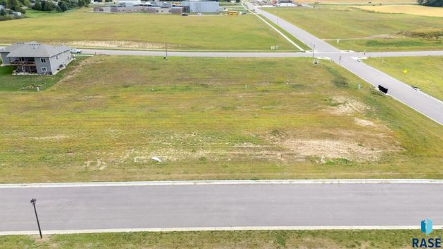 104 High Cross Cir, Crooks, SD 57020