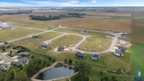 104 S Ridgeview Ave, Crooks, SD 57020 photo 3