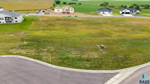 208 W Willow Trl, Crooks, SD 57020 photo 2