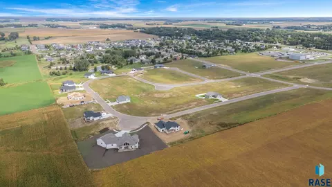 304 W Willow Trl, Crooks, SD 57020 photo 1