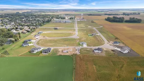 304 W Willow Trl, Crooks, SD 57020 photo 3