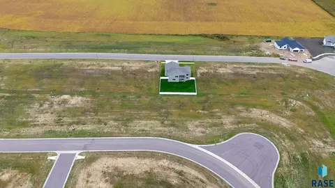 404 W Willow Trl, Crooks, SD 57020 photo 2