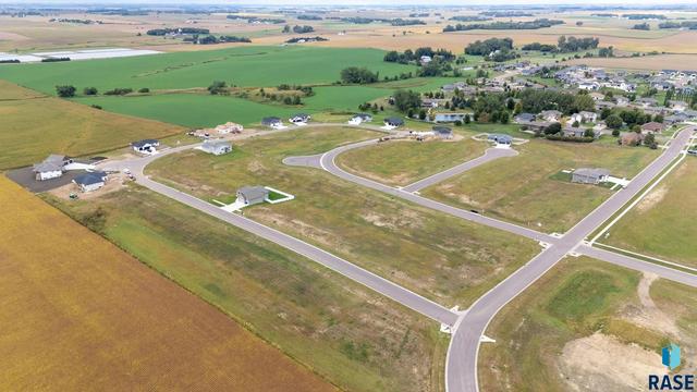 404 W Willow Trl, Crooks, SD 57020