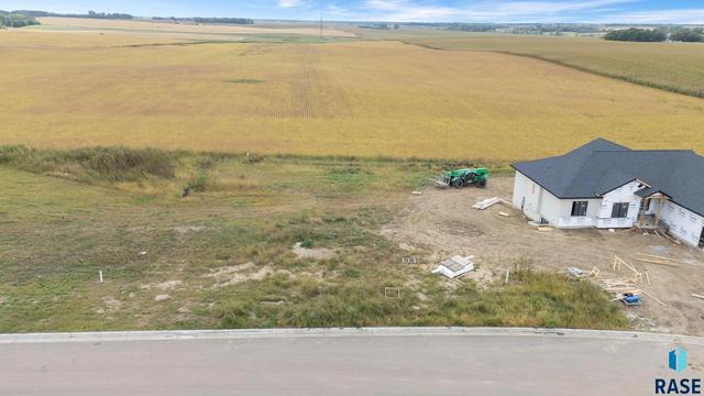 405 W Willow Trl, Crooks, SD 57020