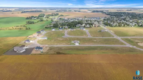 405 W Willow Trl, Crooks, SD 57020 photo 2