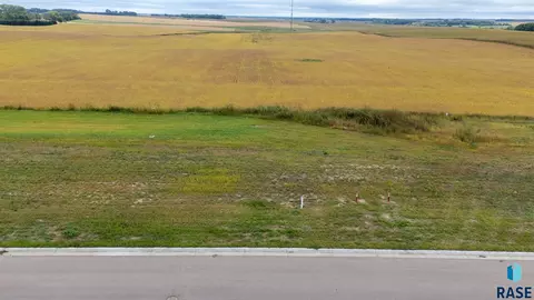 413 W Willow Trl, Crooks, SD 57020 photo 2