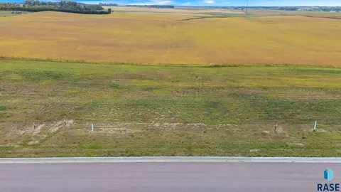 509 W Willow Trl, Crooks, SD 57020 photo 2