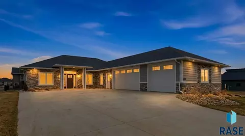 6600 E Fieldview St, Sioux Falls, SD 57110