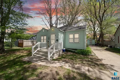 108 Pine St, Vermillion, SD 57069