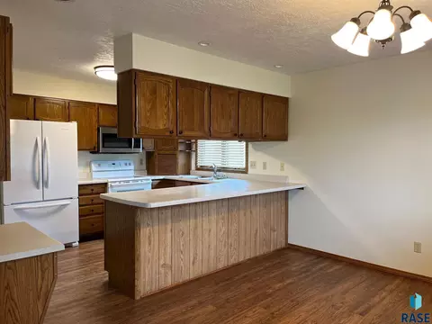 502 E 4th St, Canton, SD 57013 photo 10
