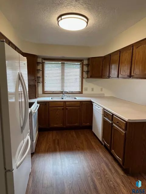 502 E 4th St, Canton, SD 57013 photo 12