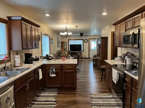 502 E 4th St, Canton, SD 57013 photo 5