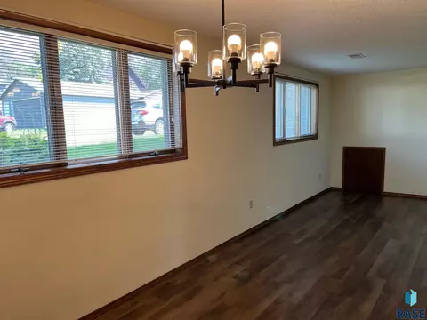 502 E 4th St, Canton, SD 57013 photo 24