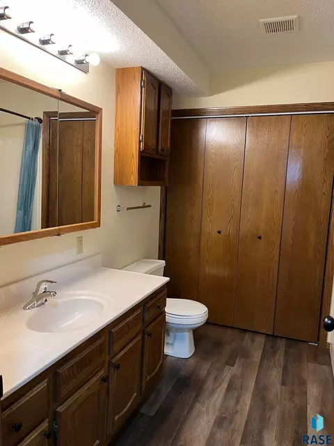 502 E 4th St, Canton, SD 57013 photo 26