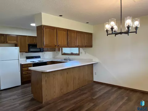 502 E 4th St, Canton, SD 57013 photo 21