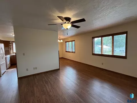 502 E 4th St, Canton, SD 57013 photo 9