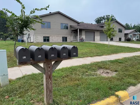 502 E 4th St, Canton, SD 57013 photo 2